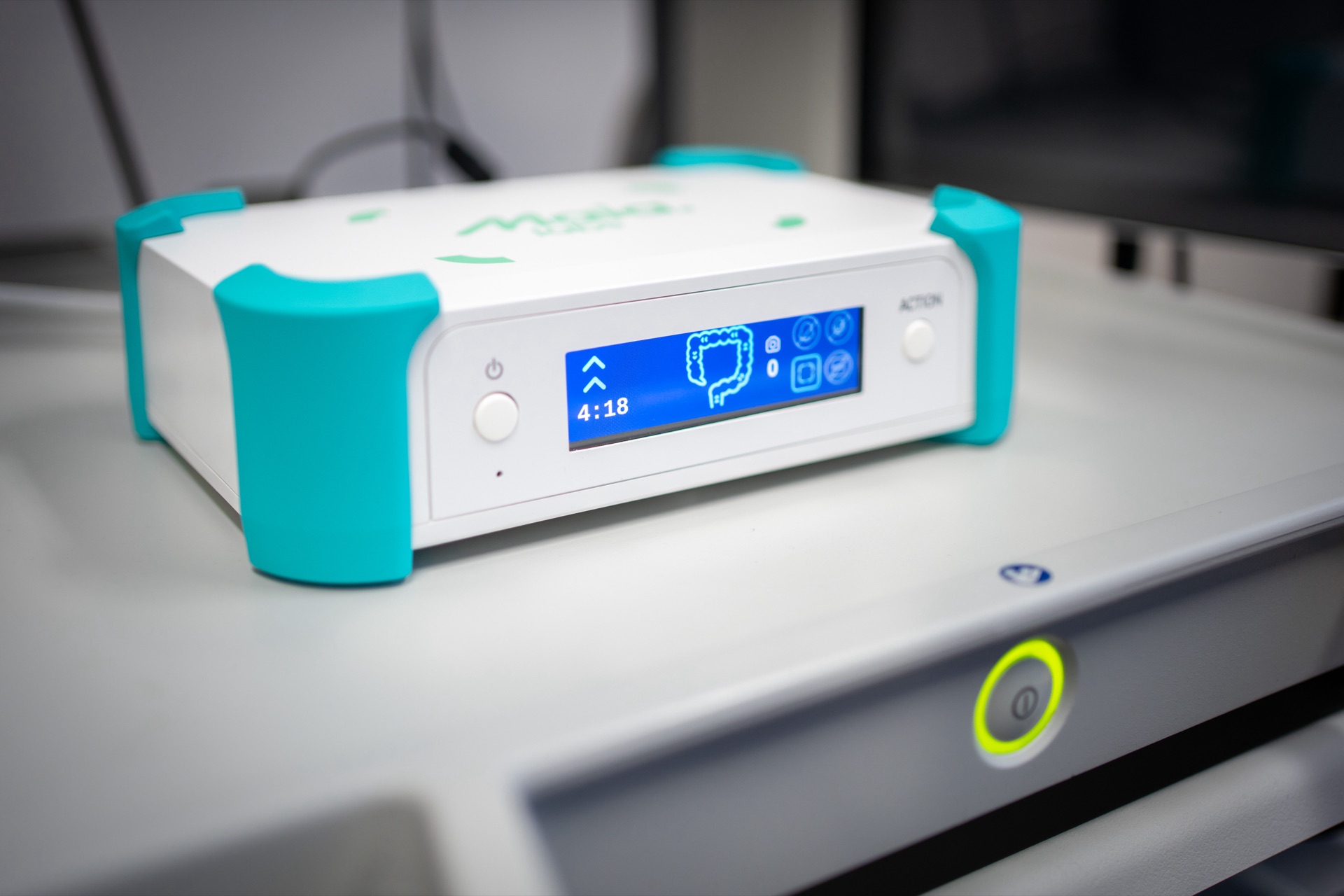 ColoMAIA II device display showing the real-time procedure timer